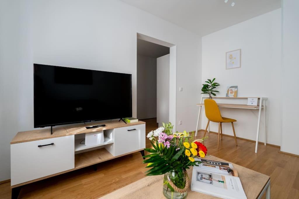 1Br Haven With Swift City Access By Hm Vienna Luaran gambar